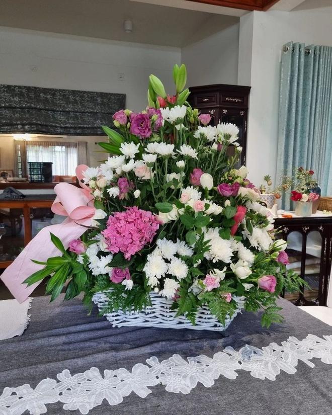Large flower basket